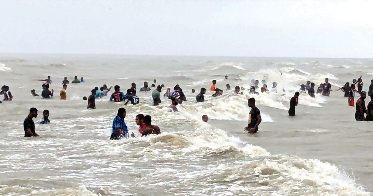 কুয়াকাটায় বিপুল সংখ্যক পর্যটক,রুম দিতে পারছেন না আবাসিকহোটেল মোটেল রিসোর্ট গুলো