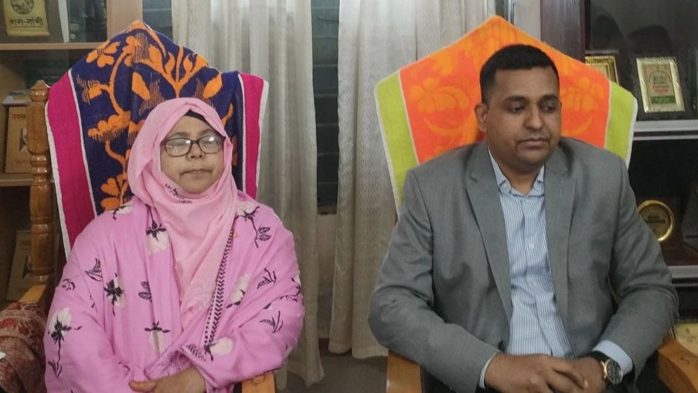 বাউফলে দুর্নীতি প্রতিরোধ কমিটির সদস্য হলেন আ.লীগ নেতার স্ত্রী!