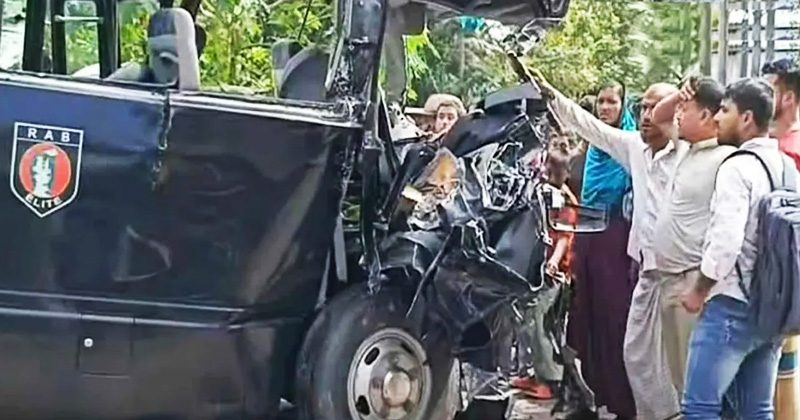 পটুয়াখালীতে র‍্যাবের গাড়ি ও বাসের সংঘর্ষে নিহত তিন