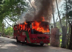 চলন্ত বিআরটিসি বাসে অগ্নিকাণ্ড,সব যাত্রী নিরাপদে