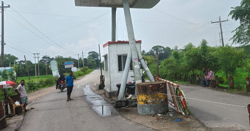 বরিশাল-কুয়াকাটা সড়কের হাজিপুর সেতুতে নির্ধারিত টোলের চেয়ে দ্বিগুণ ভাড়া আদায়