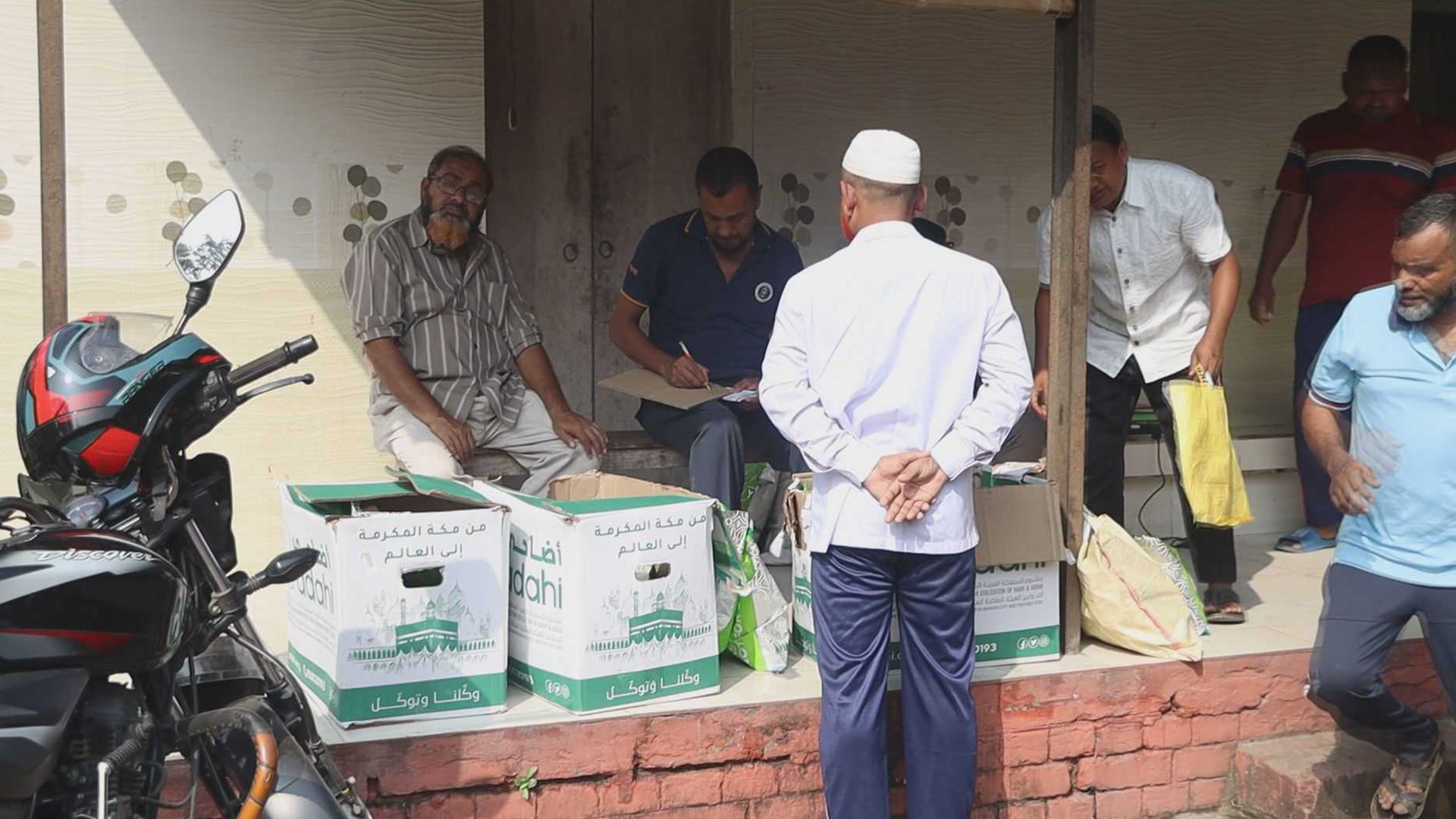 পাবনায় দুম্বার মাংস লুটের অভিযোগ