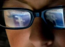 সোশ্যাল মিডিয়া কি মূল ধারার গণমাধ্যম থেকে বেশি শক্তিশালী হয়ে উঠছে?