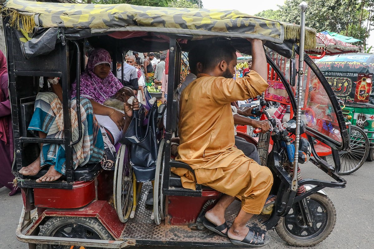 অ্যাম্বুলেন্স ধর্মঘট: বড় দুর্ভোগ মানুষের