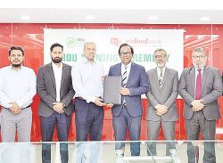 আকিজের বৈদ্যুতিক গাড়ি ক্রয়ে ঋণ দেবে মিডল্যান্ড ব্যাংক