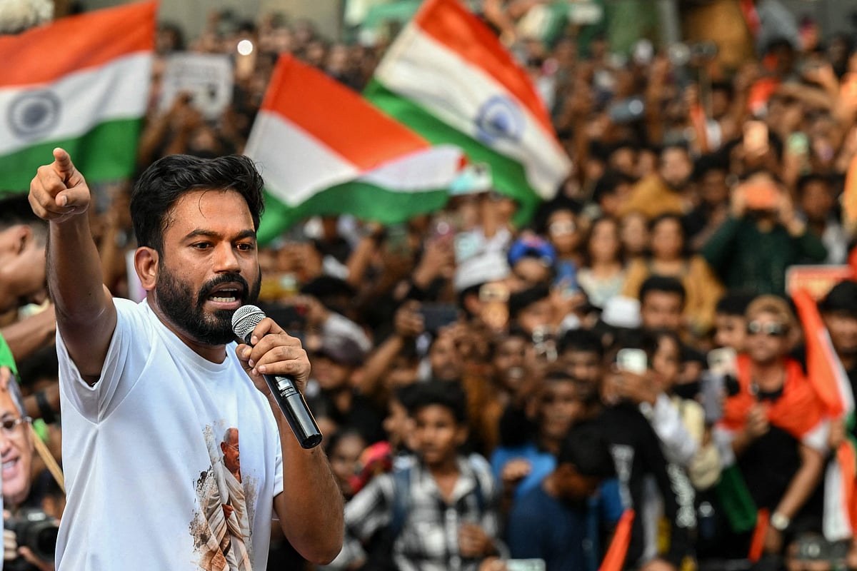 আটকের জন্য প্রস্তুত : দিল্লিতে রওনা হওয়ার আগে অভিজিৎ