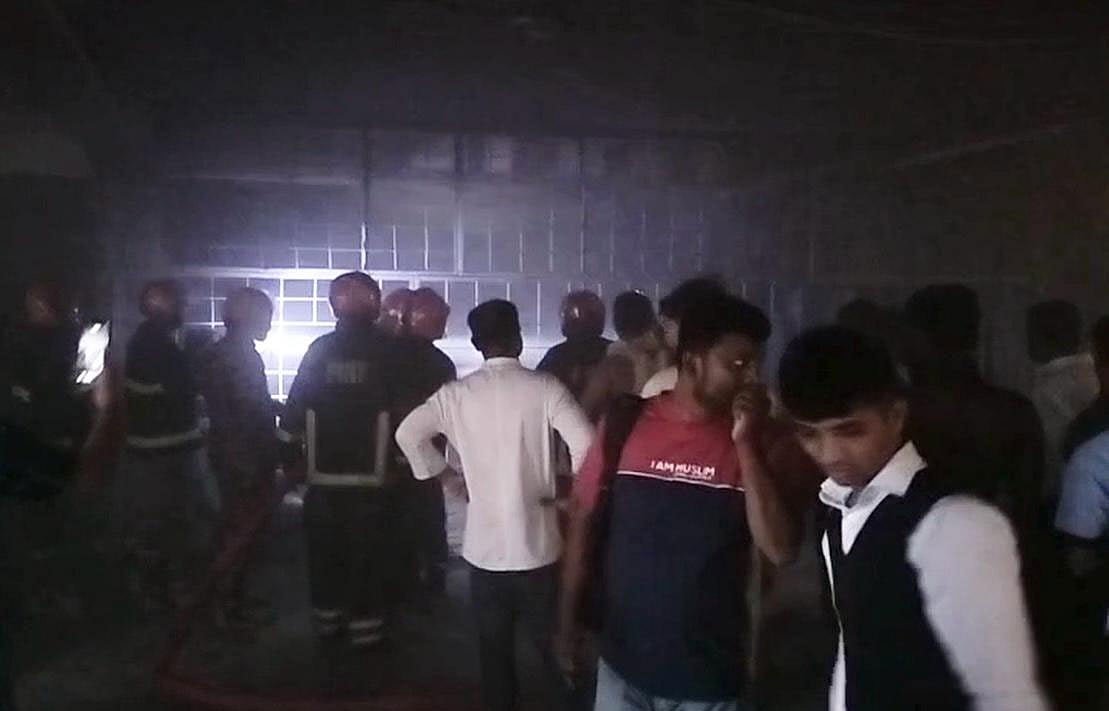কক্সবাজারে এবার হোটেলে আগুন, সৈকতে ছুটলেন পর্যটকেরা