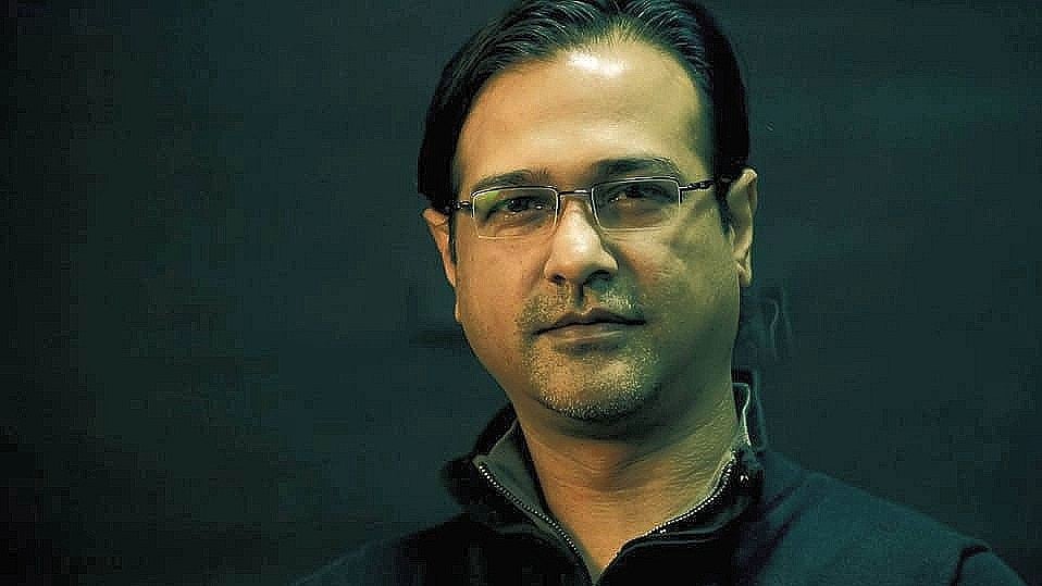 গাড়িতে গুলির ঘটনার পর আসিফের স্ত্রী  বললেন, ‘কেউ একজন দৌড়ে পালিয়েছে’
