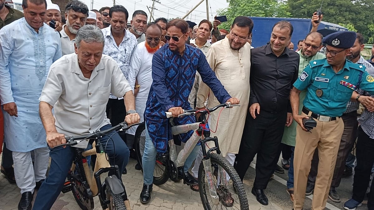 চট্টগ্রামে দেশের প্রথম সাইকেল ট্র্যাক, উদ্বোধন করলেন অর্থমন্ত্রী
