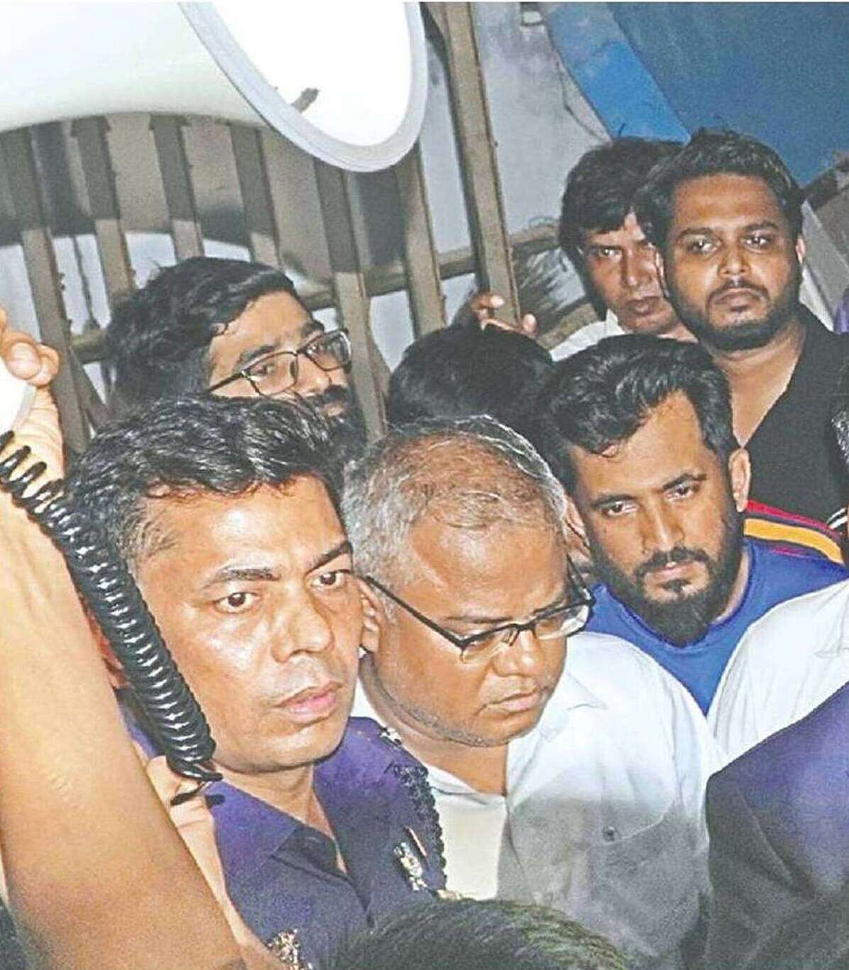 চুয়েট উপাচার্য জানালেন পদত্যাগ করেননি, আন্দোলন চালিয়ে নেওয়ার ঘোষণা শিক্ষক-শিক্ষার্থীদের