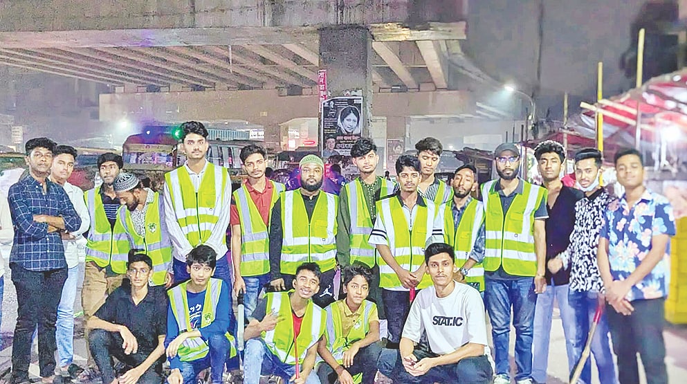ছিনতাইকারী ধরে তরুণদের দল, আছে পোশাক, চালায় অভিযান