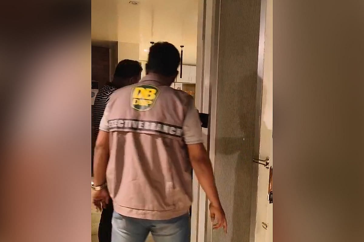 ডিআইজির বাসায় অভিযান, মাদক উদ্ধার নিয়ে প্রশ্ন