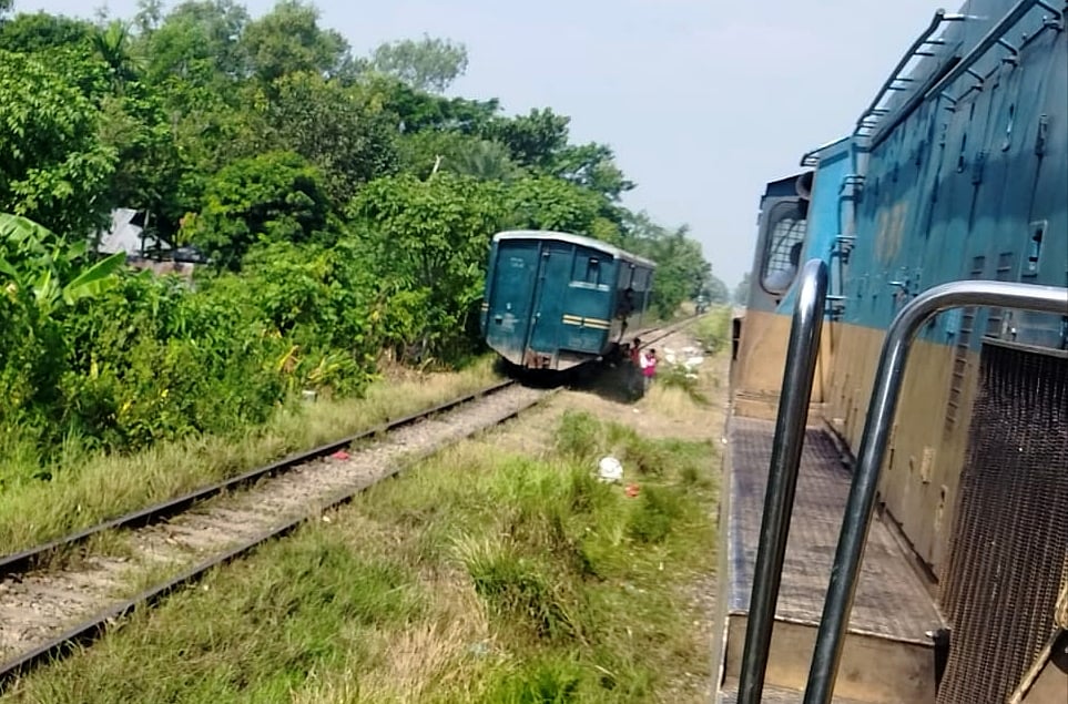 ঢাকামুখী লাইন চলাচলের উপযোগী ঘোষণা, তবে চলছে না ট্রেন