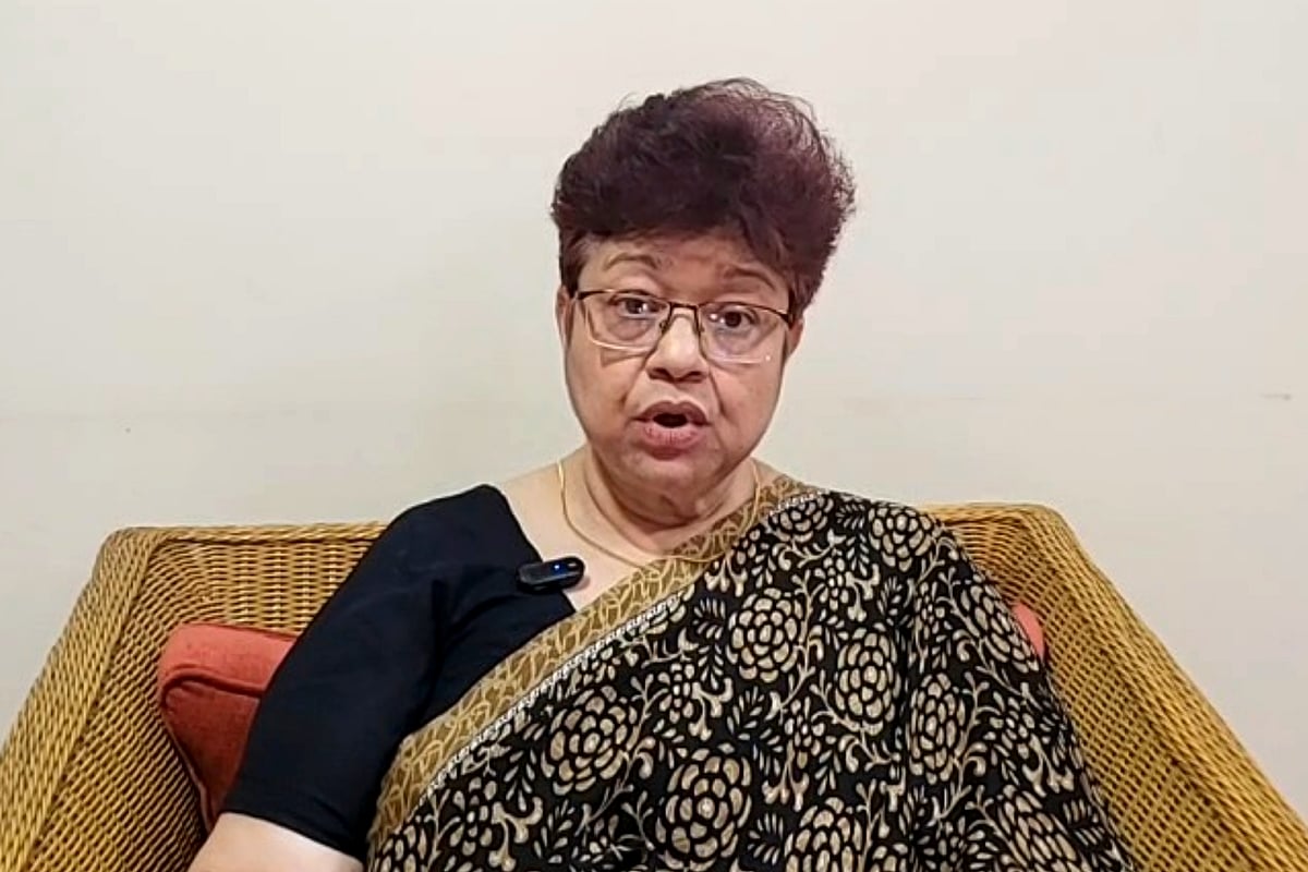 ঢাবিতে নিকাব বিতর্ক ও শিক্ষককে বিরতি: শ্রেণিকক্ষটা তাহলে কার