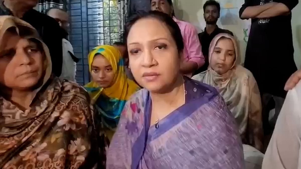 নিহত ছাত্রদল নেতার বাড়িতে গিয়ে বিচারের আশ্বাস দিলেন সমাজকল্যাণ প্রতিমন্ত্রী