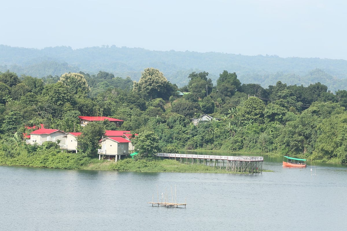 পূজার ছুটিতে কাপ্তাইয়ে পর্যটকদের ভিড়