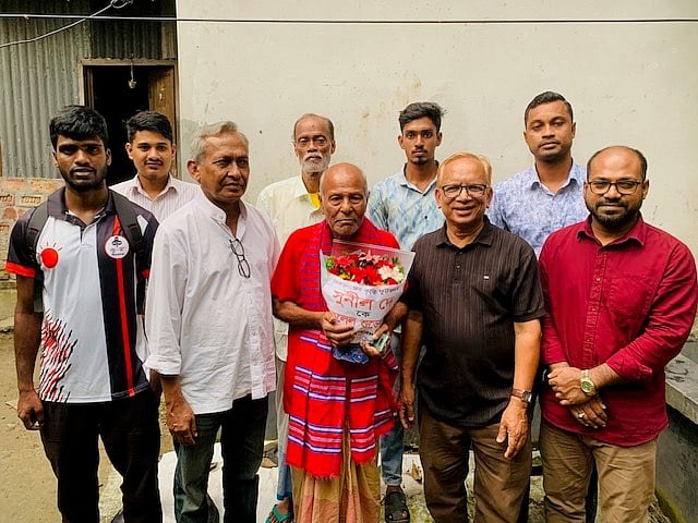 প্রবীণ ক্রীড়াব্যক্তিত্ব সুনীল দে-কে সম্মাননা দিল বন্ধুসভা