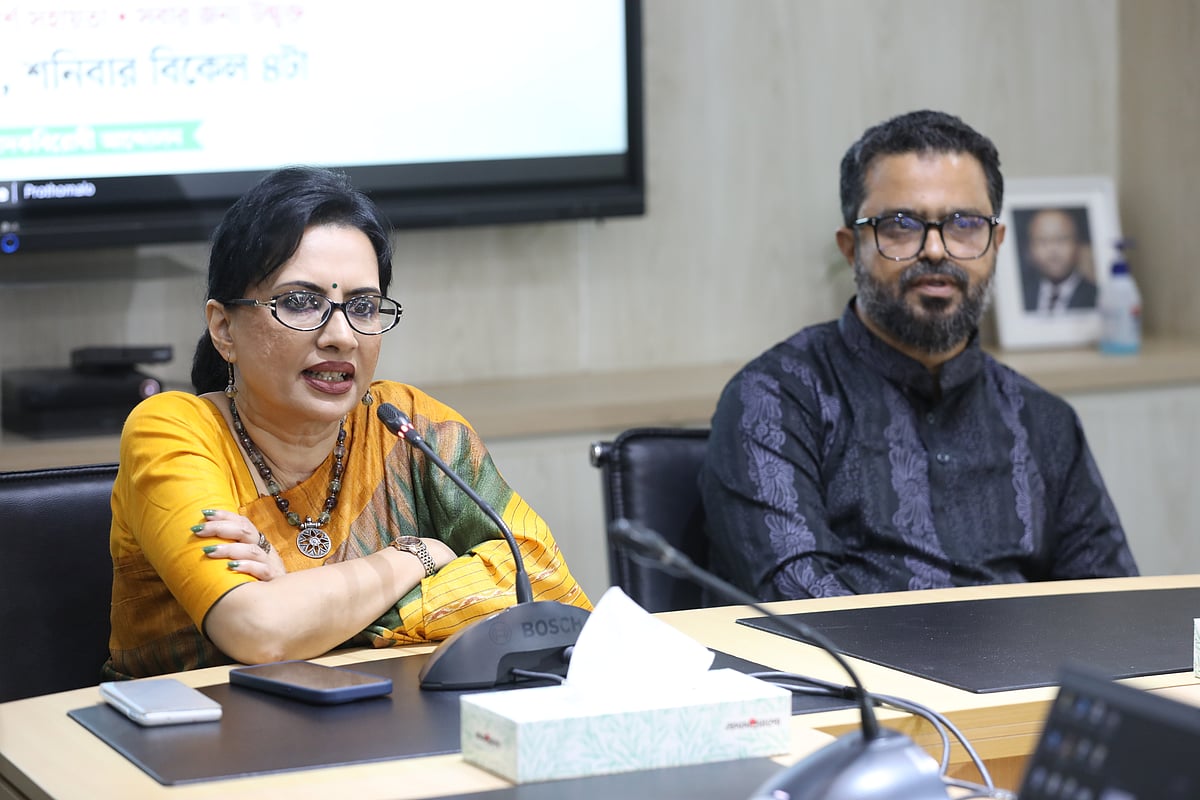 বয়ঃসন্ধিকালে দূরত্ব কমাতে মা-বাবা কী করতে পারেন