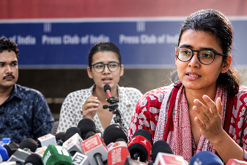 বাংলাদেশে ভাইরাল ভিডিও নিয়ে কী বললেন নেহা বোরা