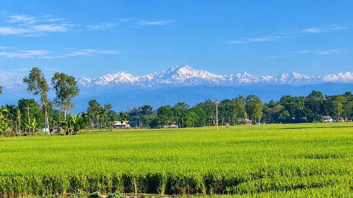 বাংলাদেশের আকাশে এক টুকরা কাঞ্চনজঙ্ঘা