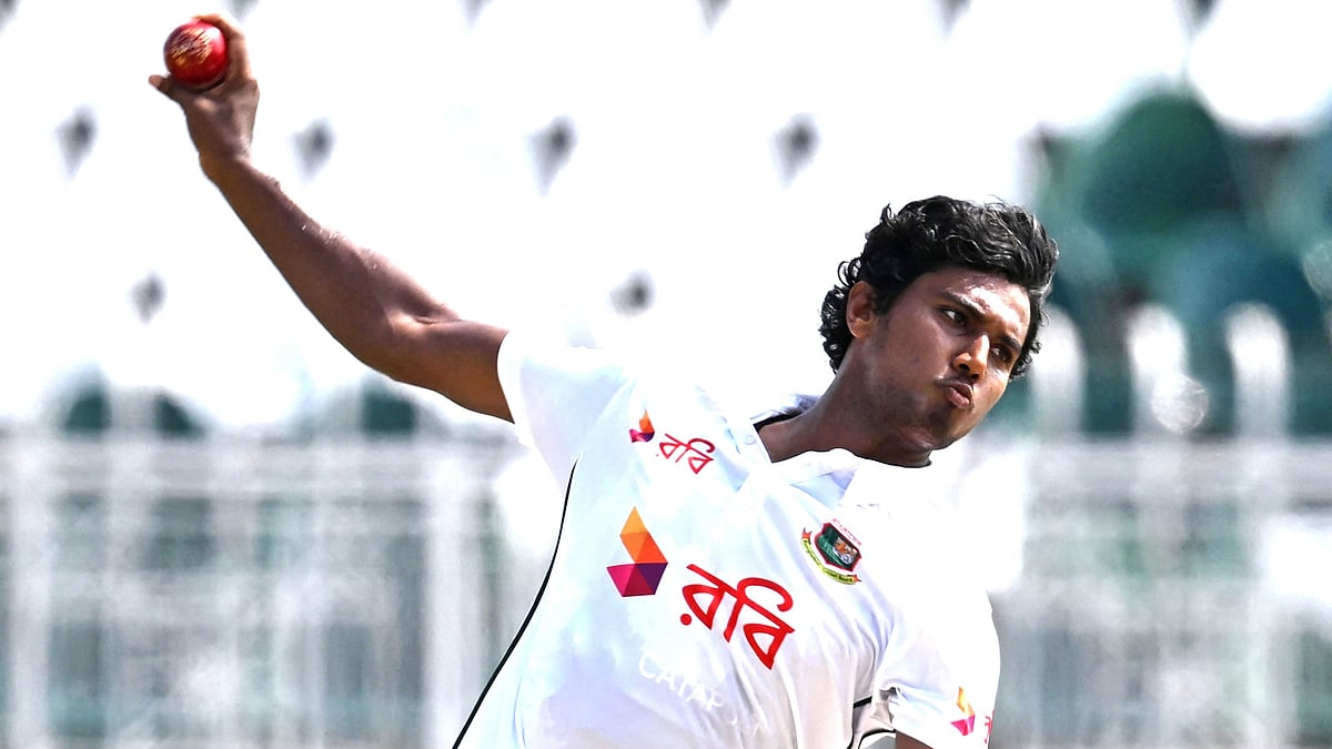 বাংলাদেশের প্রথম পেসার হিসেবে টেস্টে হাসানের হ্যাটট্রিক