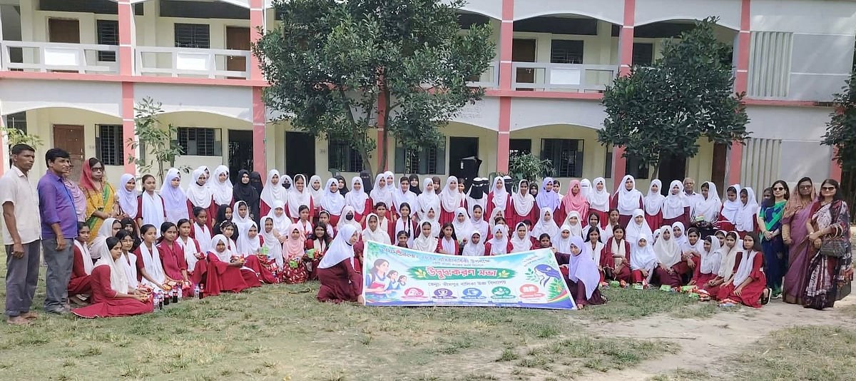 বাল্যবিবাহ ও সাইবার বুলিং প্রতিরোধে শিক্ষার্থীদের সচেতন করলেন বন্ধুরা