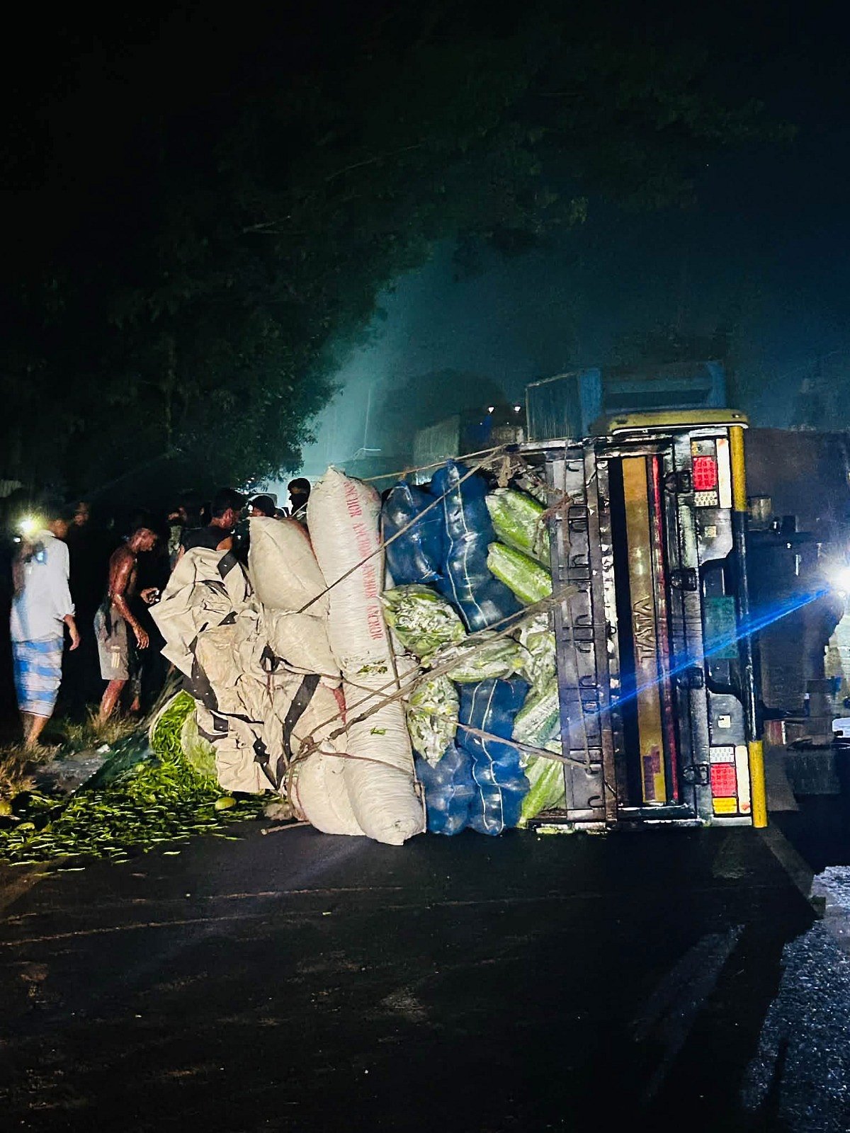 বেপরোয়া গতিতে চলছিল বাস, পিকআপের সঙ্গে সংঘর্ষে প্রাণ গেল দুজনের