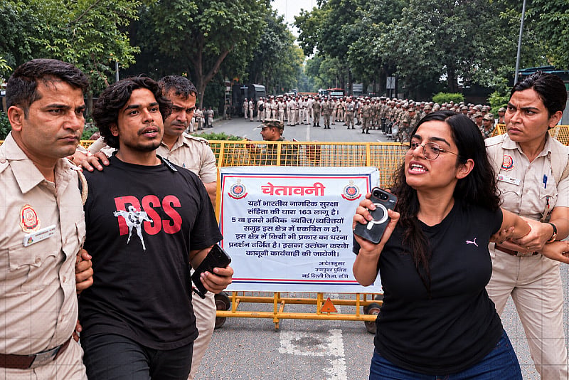 ভারতের সিইসির পদত্যাগের দাবিতে বিক্ষোভ, অবরুদ্ধ দিল্লি