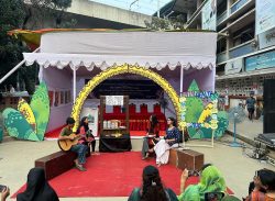 মানসিক স্বাস্থ্য নিয়ে সচেতনতায় ঢাকা বিশ্ববিদ্যালয়ে পথনাটক ও প্রদর্শনীর আয়োজন