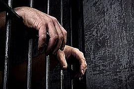 যাত্রাবাড়ীতে মাদক অভিযানে এসআরবি-পুলিশের ওপর হামলা, গ্রেপ্তার ২৬ জনকে কারাগারে পাঠানোর আদেশ