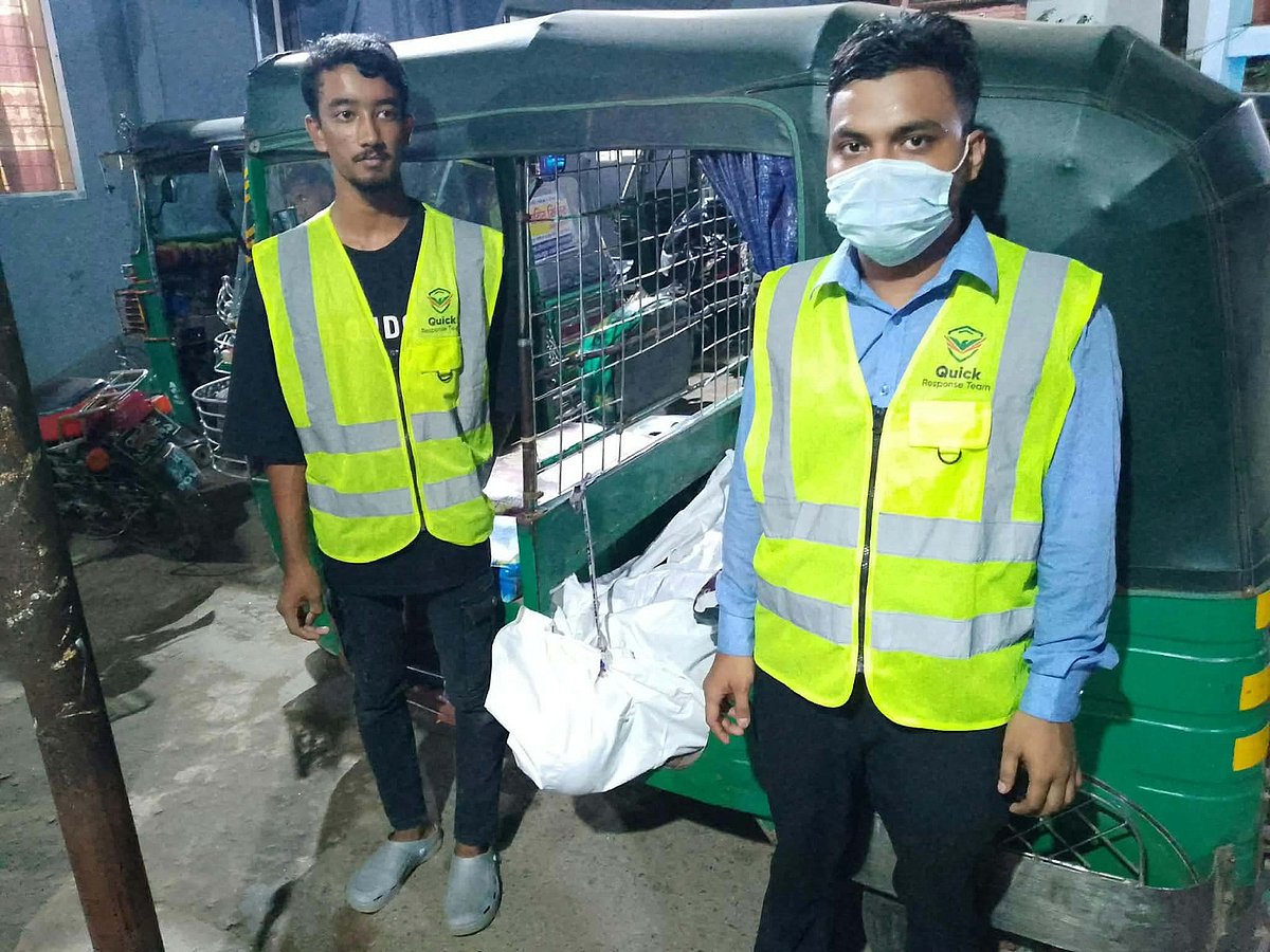 রোগী দেখতে যাওয়ার পথে কাভার্ড ভ্যানের ধাক্কা, লাশ হয়ে হাসপাতালে পৌঁছালেন নিজেই
