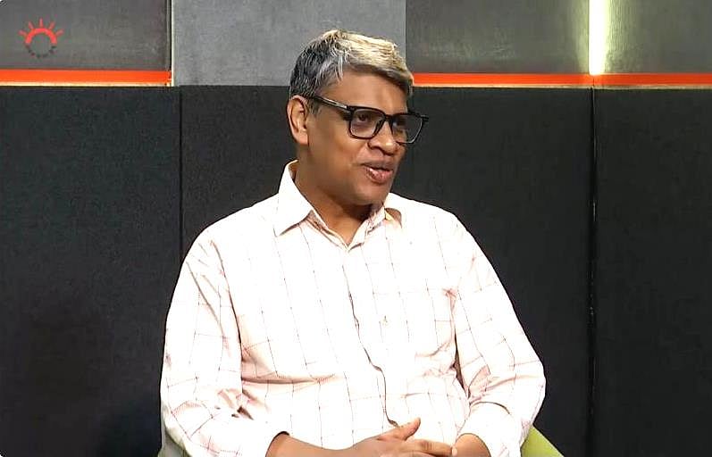 সন্তানের কৈশোরে অভিভাবকদের মূল ভূমিকা কী হওয়া উচিত