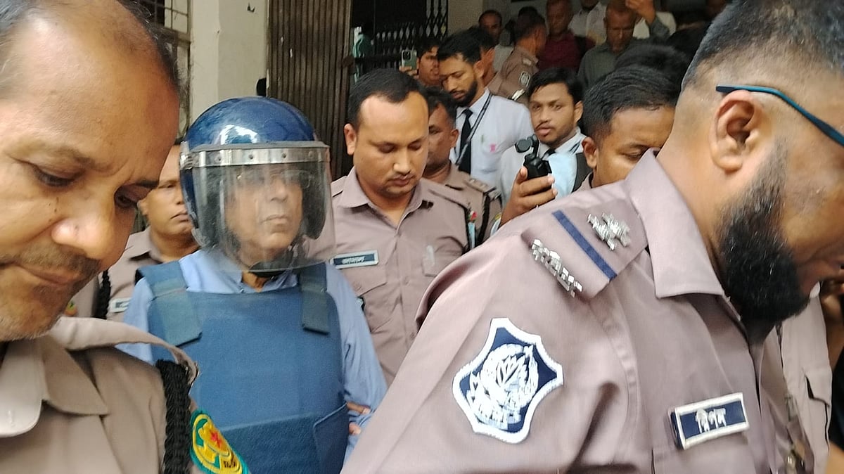 সাবেক আইনমন্ত্রী আনিসুলসহ ৪ জনের বিরুদ্ধে দুর্নীতির মামলা বিচারের জন্য প্রস্তুত