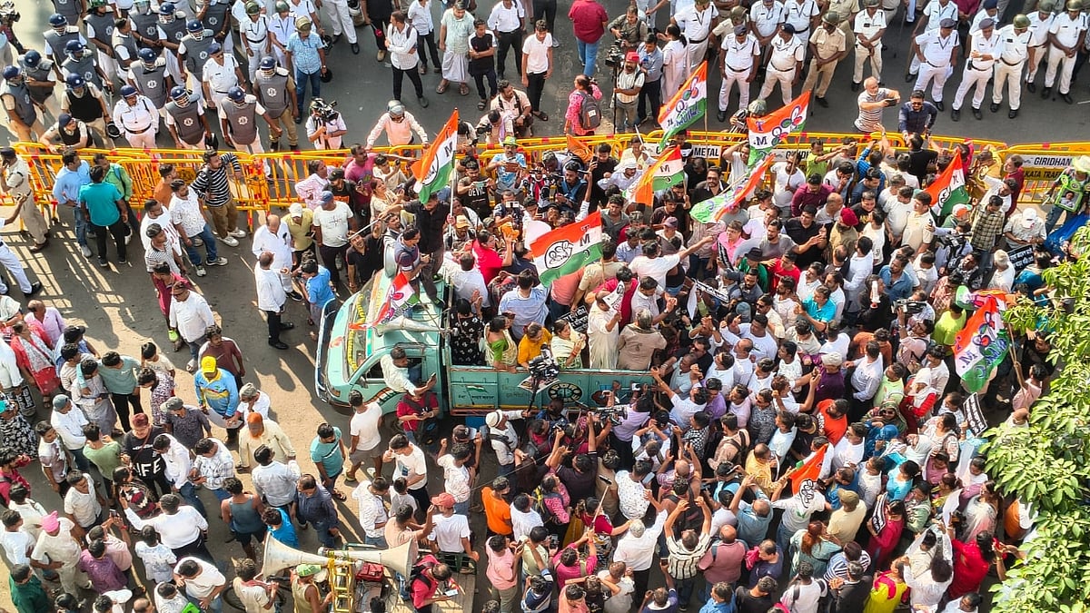 সিইসি জ্ঞানেশ কুমারের পদত্যাগ দাবিতে কলকাতায় তৃণমূলের মিছিল আটকে দিল পুলিশ