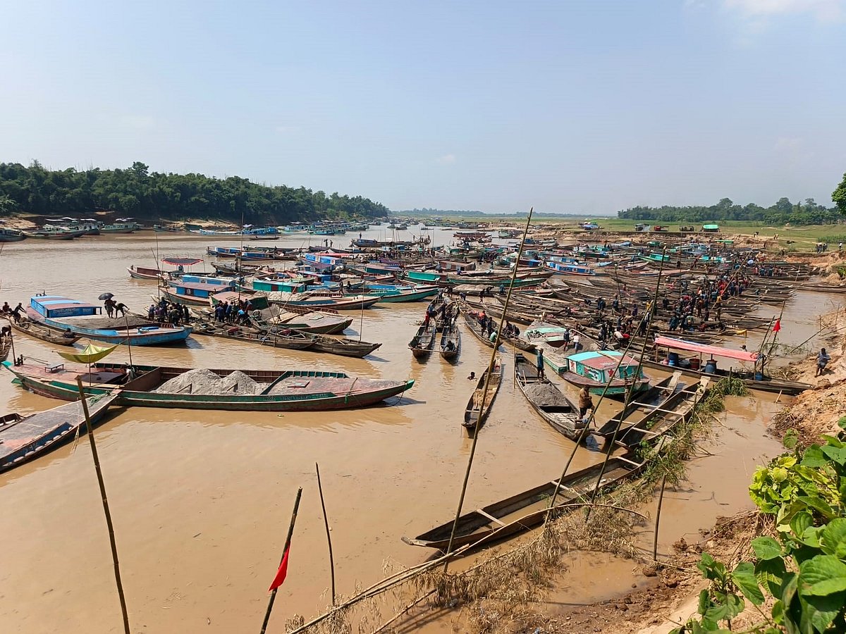 সুনামগঞ্জে ৯ দিনে ৫ কোটি টাকার বালু লুটের অভিযোগে ৩৭ জনের নামে মামলা