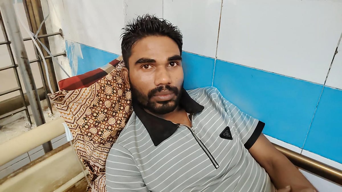 হাত-পা বেঁধে ঝোপে ফেলে রাখা হয় তাঁতী দল নেতাকে, গোঙানির শব্দ শুনে উদ্ধার