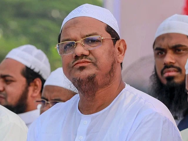১৪ দিনের দাওয়াতি সফরে যুক্তরাষ্ট্রে গেলেন চরমোনাই পীর